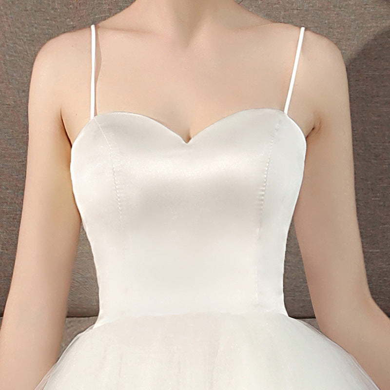 White Wedding Sling Dress: A Light and Short Option for Graduation Season Photoshoots
